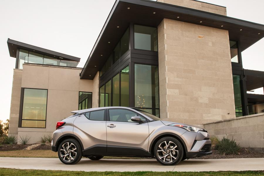  Toyota C-HR 2017 года  (NA) (фото 20 из 44)